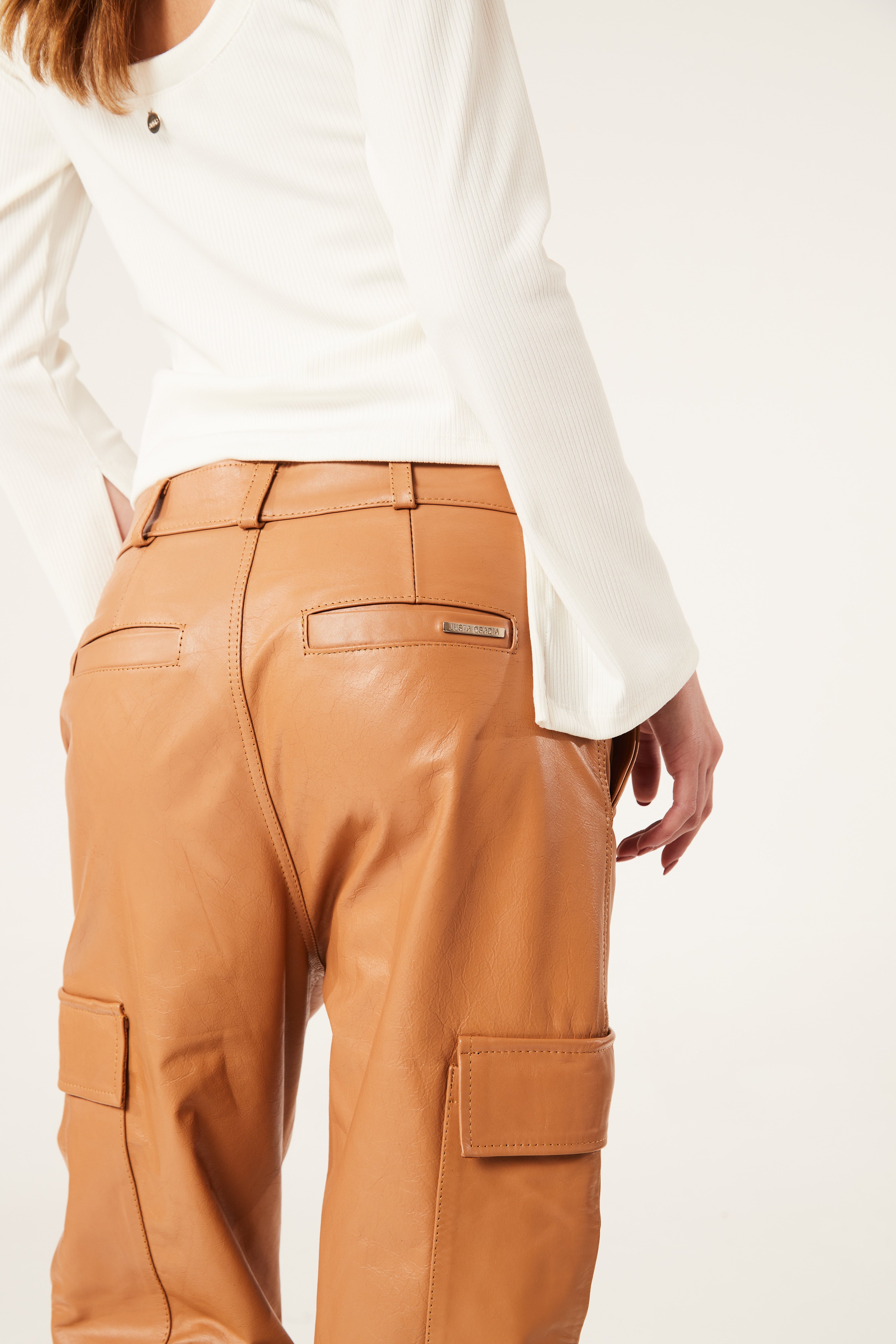 PANTALÓN PEOPLE - Justa Osadia - Justa Osadia - CUERO