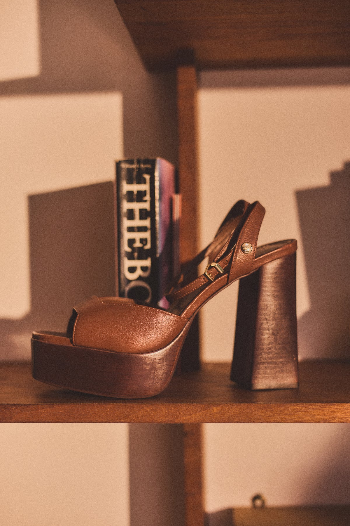 SANDALIA WALLACE